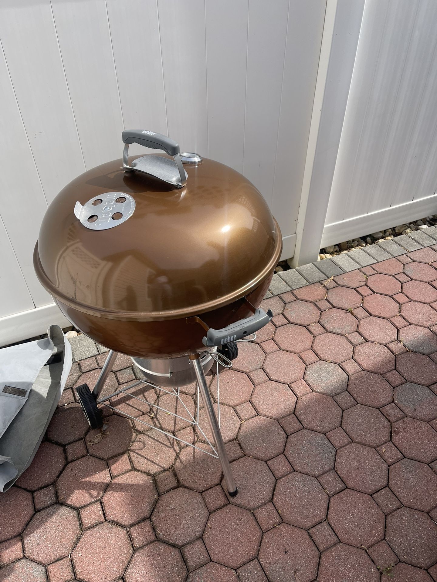 Like new Weber grill 180