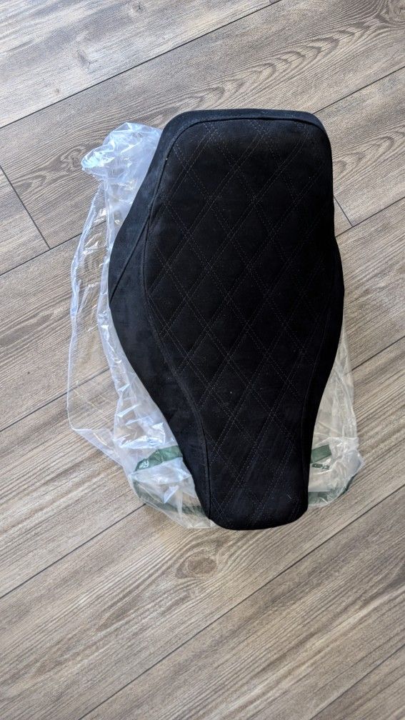 Harley( Comp) Black Suede With Black Stitching Seat Cushion For SOFTAIL Breakout '14-'17 And Rocker