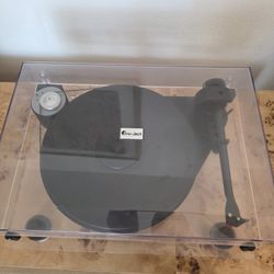 Pro-Ject Turntable