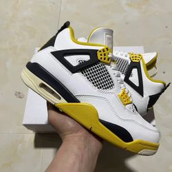 Air Jordan 4 “Vivid Sulfur”