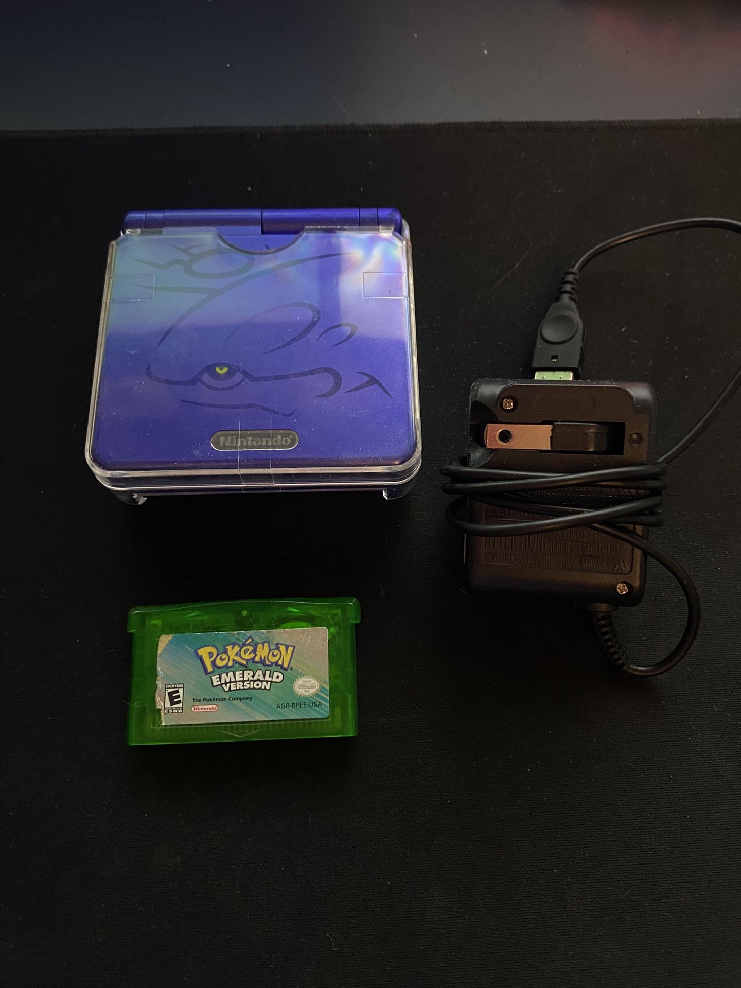Authentic Kyogre Gameboy Advanced SP & Pokemon Emerald