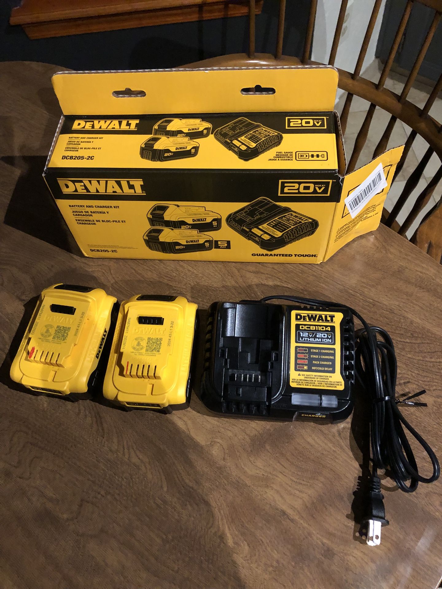 DeWALT 20v max Lithium ion Battery 2 Pack & charger 5.0 AH, battery starter kit(DCB205-2C)