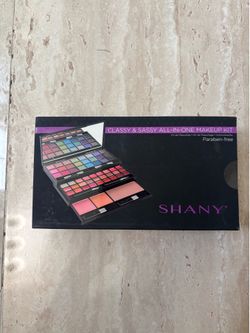 CLASSY & SASSY ALL-IN-ONE MAKEUP KIT