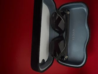 Women’s Gucci glasses