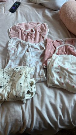 Baby swaddles 