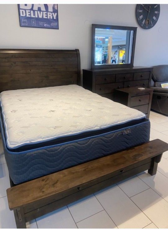 *Fall Sale Event!!!*---Charming Peter Queen/King Bedroom Sets---From $799!!!---Delivery And Financing🫡