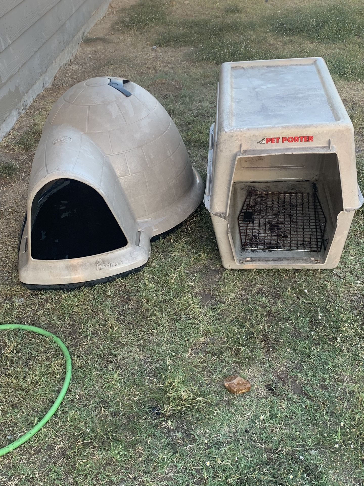 2 Dog Houses
