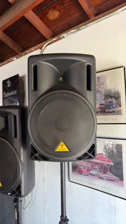 Behringer Eurolive B215XL 15” Passive Speakers With Stands