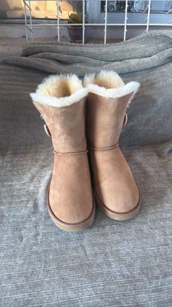UGG  WOMEN  size 7