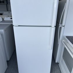GE Refrigerator (1 Month Warranty)
