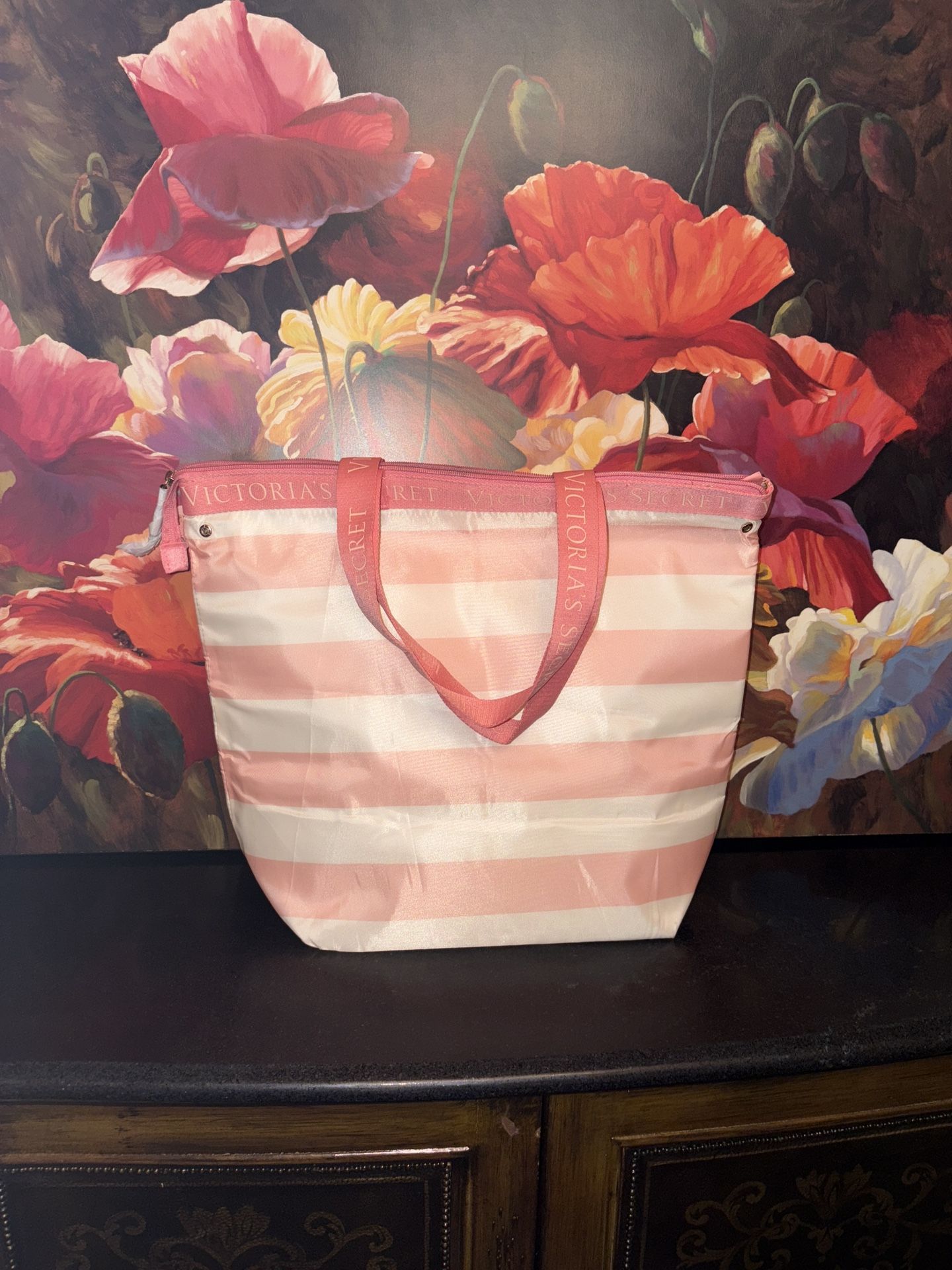 Victoria’s Secret New with Tags Cooler And Tote Bags Matching Detachable