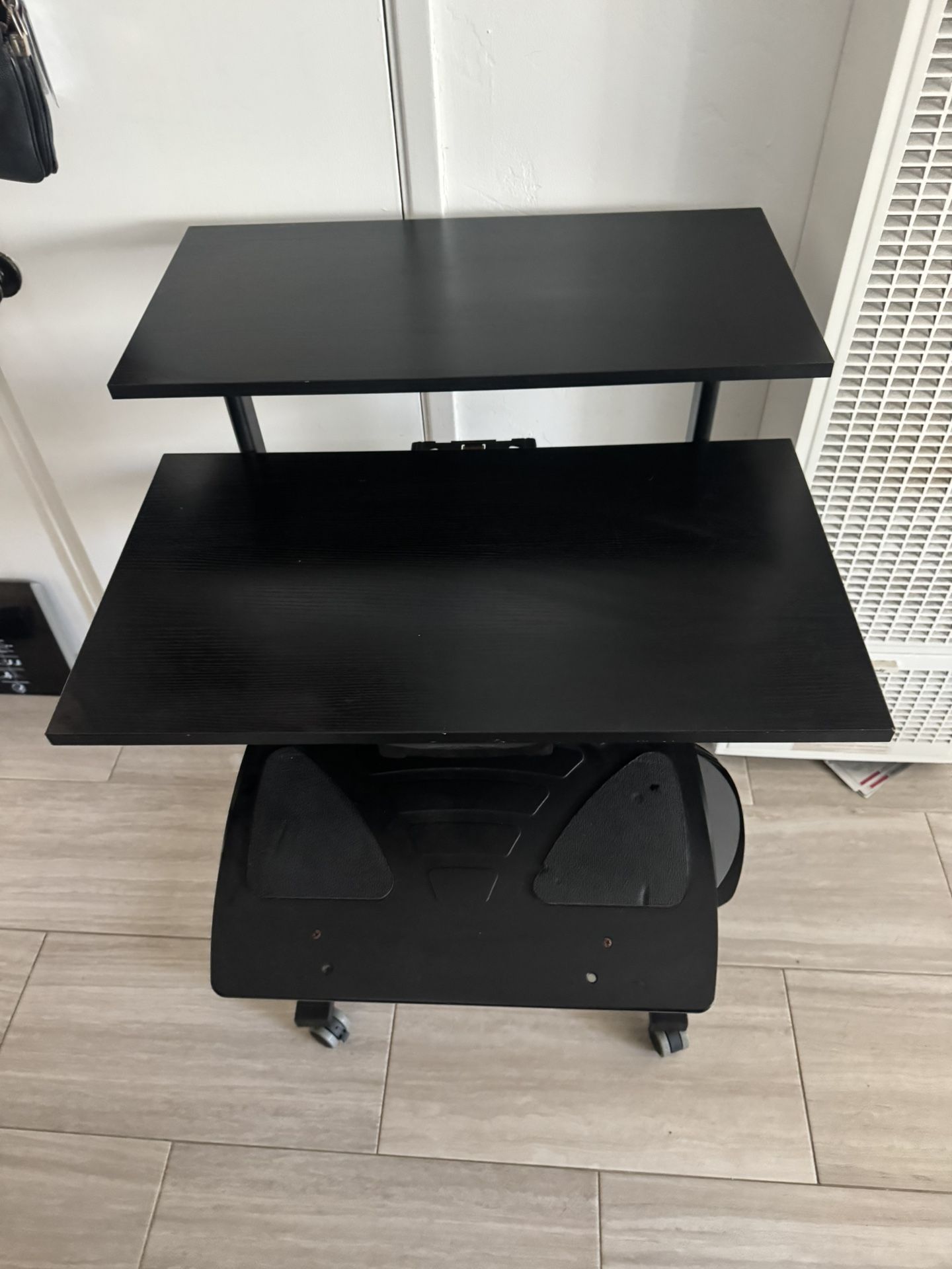 Adjustable Standing And sitting Desk