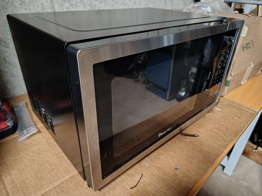 Microwave Magic Chef .9 Cu Ft 900 Watt