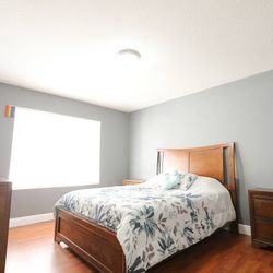 PRICE DROP – Like-New Bedroom Set | MUST GO THIS WEEK 