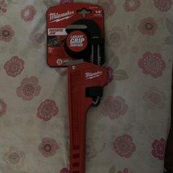 milwaukee pipe wrench 