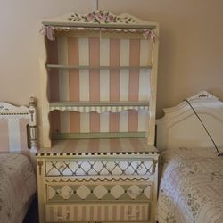 Girl's Bedroom Furniture 