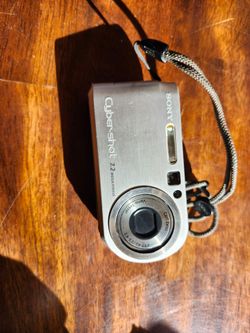 Sony Cyber-shot 7.2MP Digital Camera