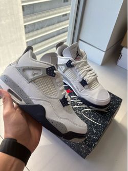 Air Jordan 4 Midnight Navy Size 6.5