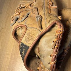 Vintage Leather Baseball Glove Regent 
