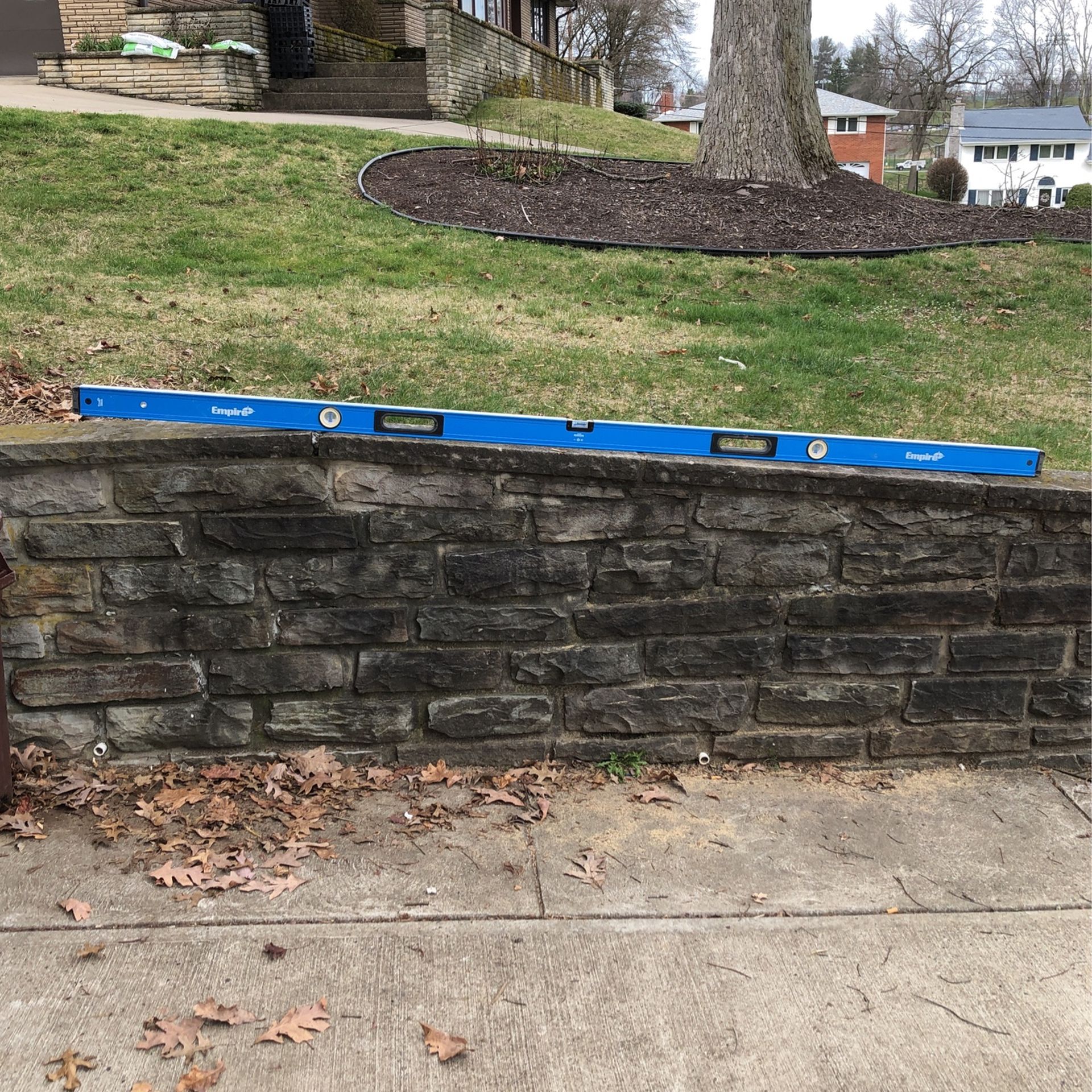 Empire True Blue 8ft Level