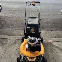 DEWALT 21 in. 150cc Briggs and Stratton 625ex Engine Rear Wheel Drive 2-in-1 Gas Self Propelled Walk