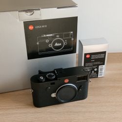 Leica M10 With Extra Battery & Accessories