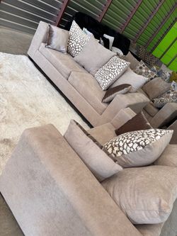 Nice LIKE NEW 2pc sofa couch set (DELIVERY AVAILABLE)