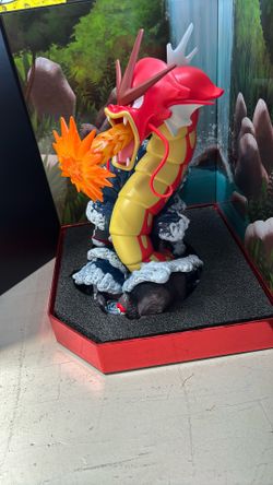 Shiny Gyarados Deluxe Figure 