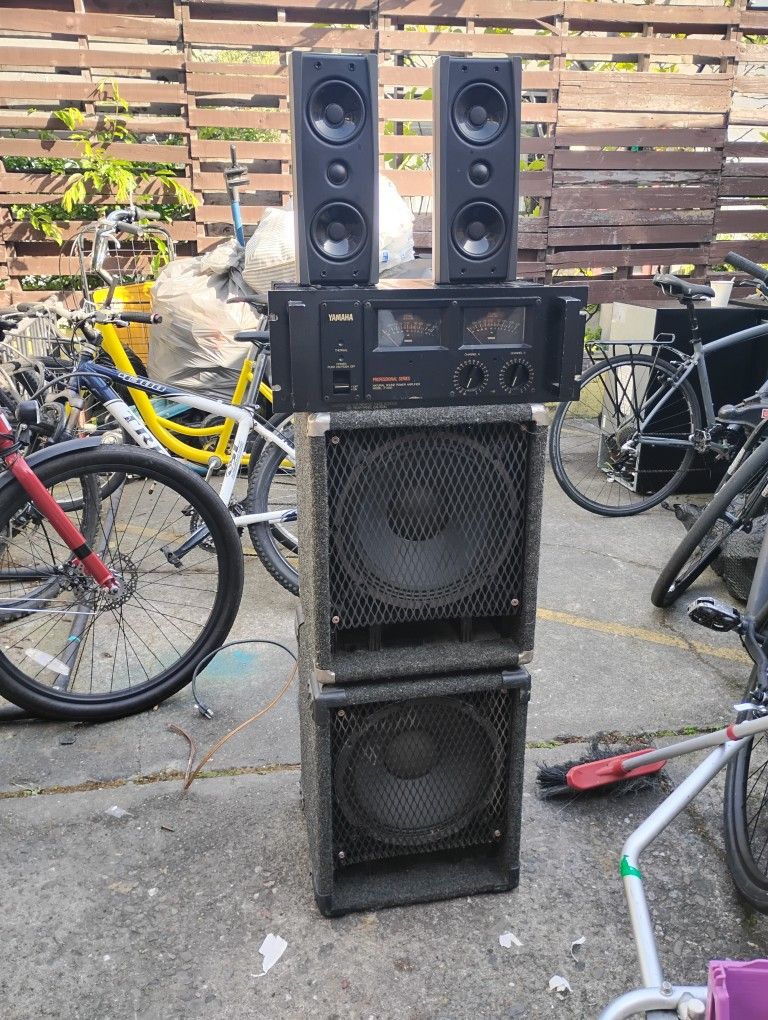 Yamaha Professional Series Amplifier Model P-2200 / electro voice 12" Guitar speakers evm 12L Series II Speakers Are In New Condition