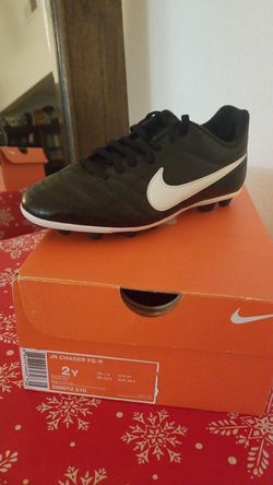 Nike soccer shoes brand new several youth sizes