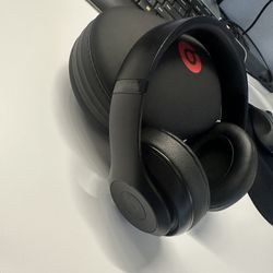 Beats Headphones Noise cancellation 