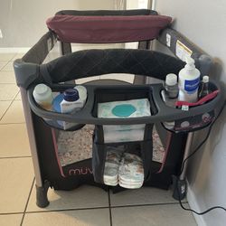 Baby Crib In Brand New Conditions Has No Issues 