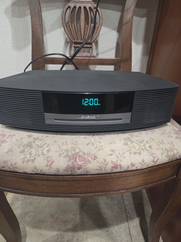 BOSE WAVE Music System AM/FM Radio CD player + REMOTE Like New..