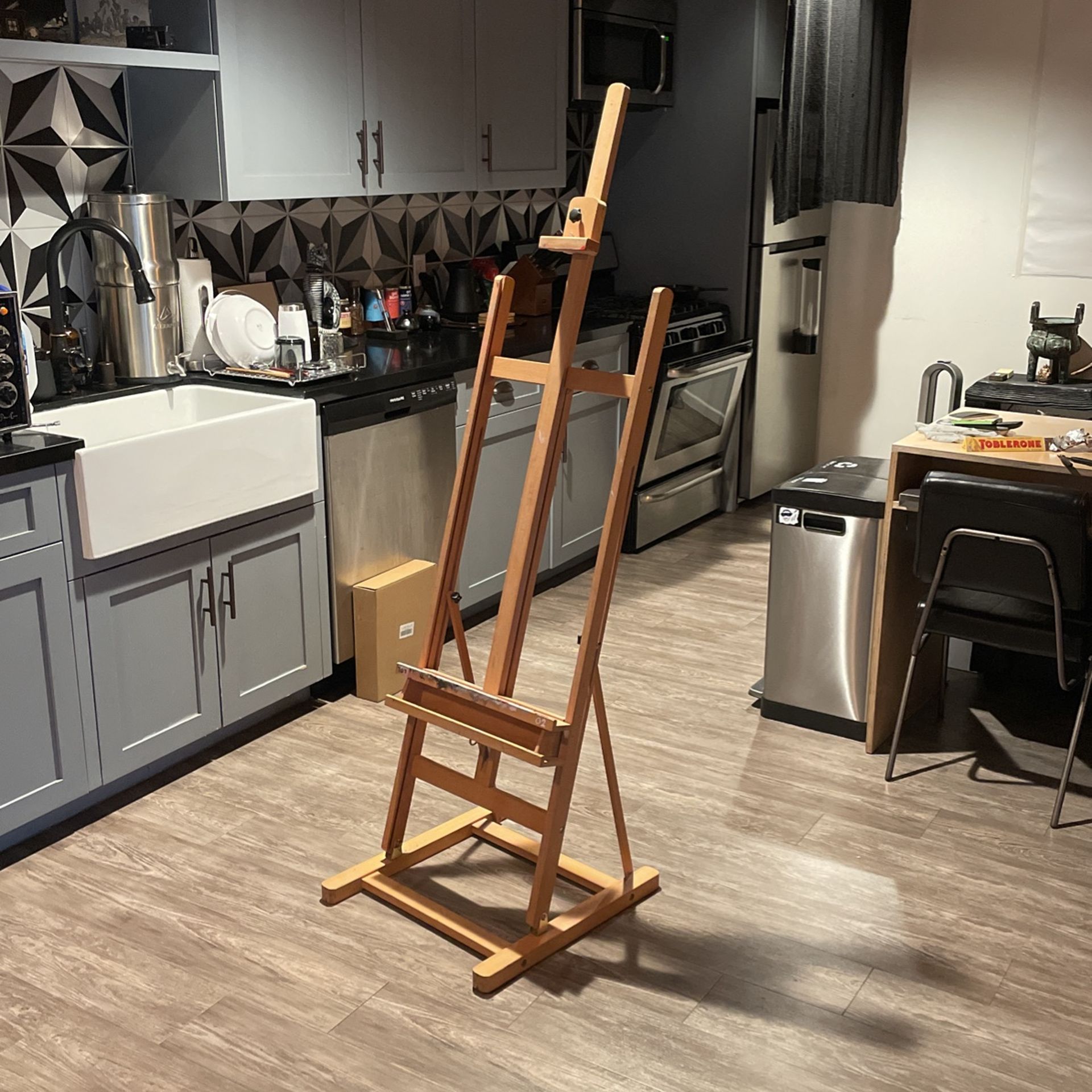 Easel 