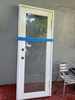 Puerta de aluminio (no es contra impacto)