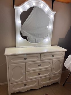 Dresser/Vanity