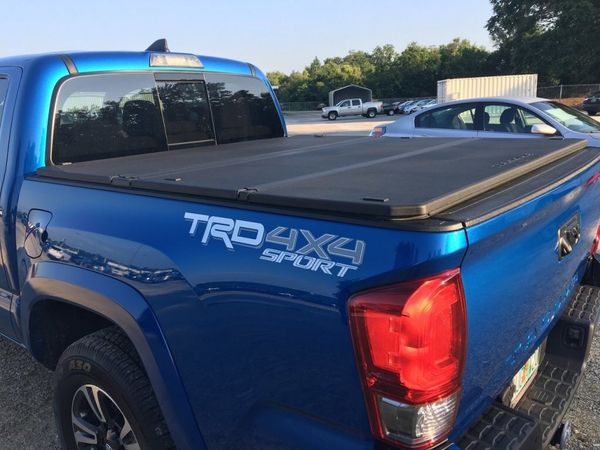 OEM Toyota Tonneau Cover 2016+ for Short Bed for Sale in Houston
