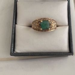 18 K Gold Ring emerald And Diamond Stones Size 7