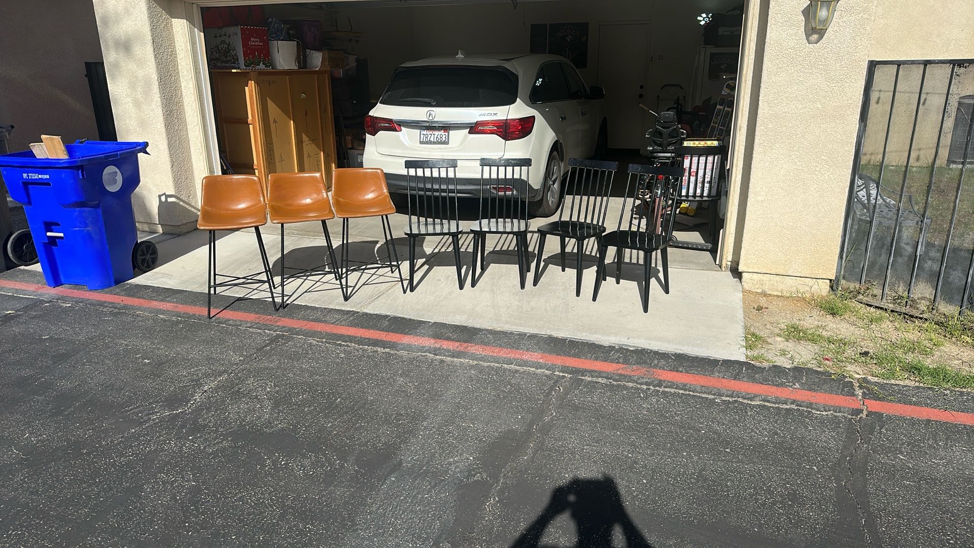 Chairs and stools 
