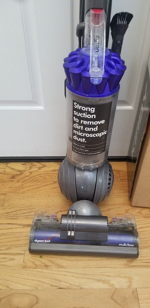 NEW cond DYDPM VACUUM WITH COMPLETE ATTACHMENTS ,AMAZING SUCTION. , WORKS EXCELLENT , IN THE BOX