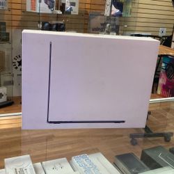 15inch MacBook Air M3 / 8gb Ram / 512gb SSD