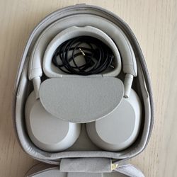 Sony xm 5 headphones 