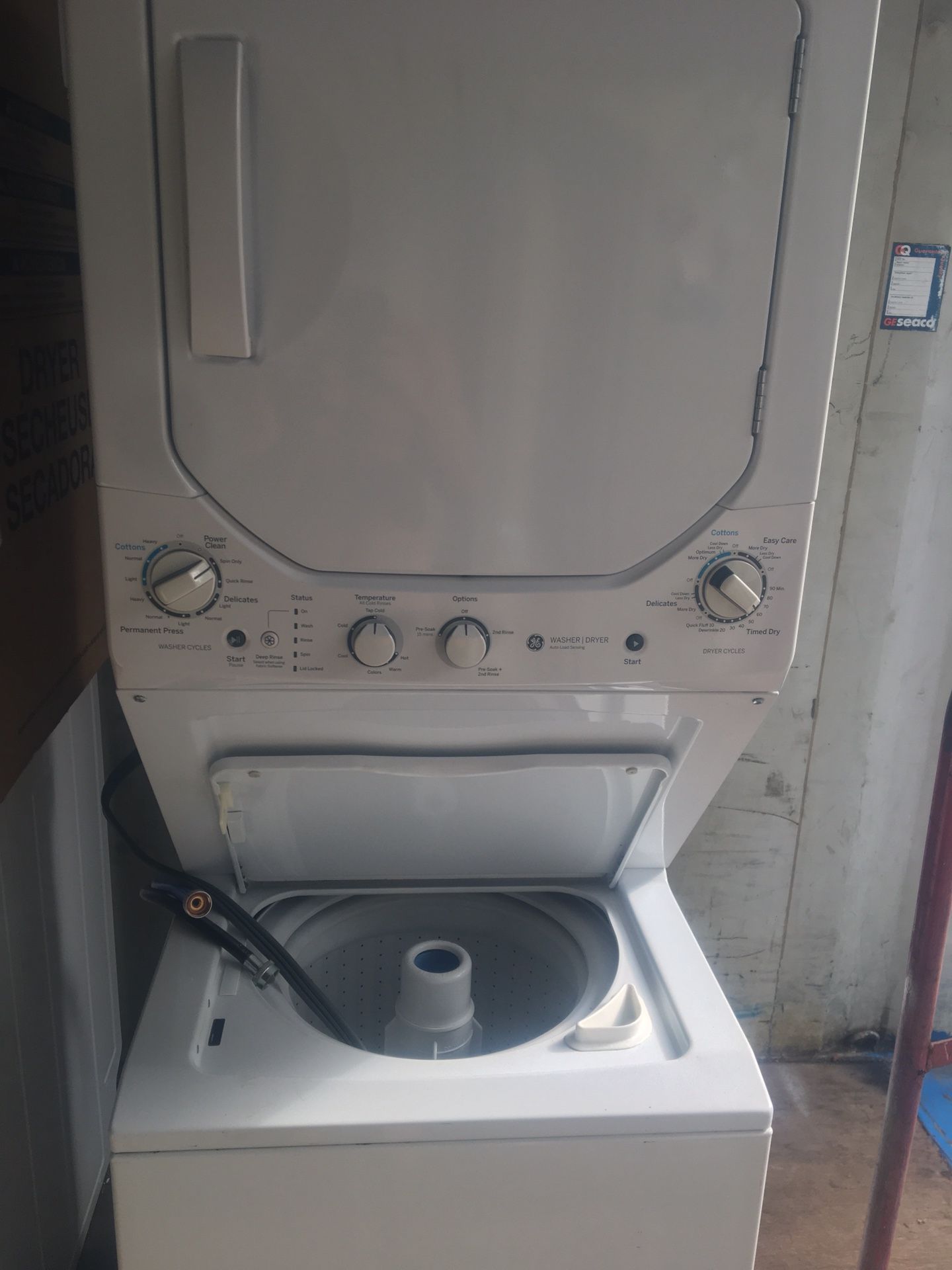 GE STACKABLE COMBO WASHER DRYER 24" WIDE WORKS GREAT