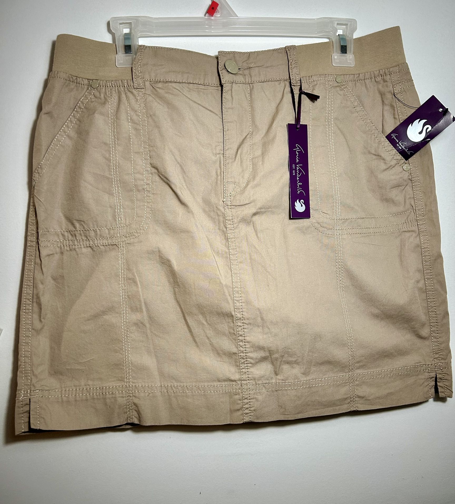 New women's short skirt. Size 10. $35.