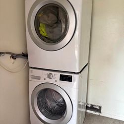 Kenmore Washer And Electric ⚡️ Dryer Stackable