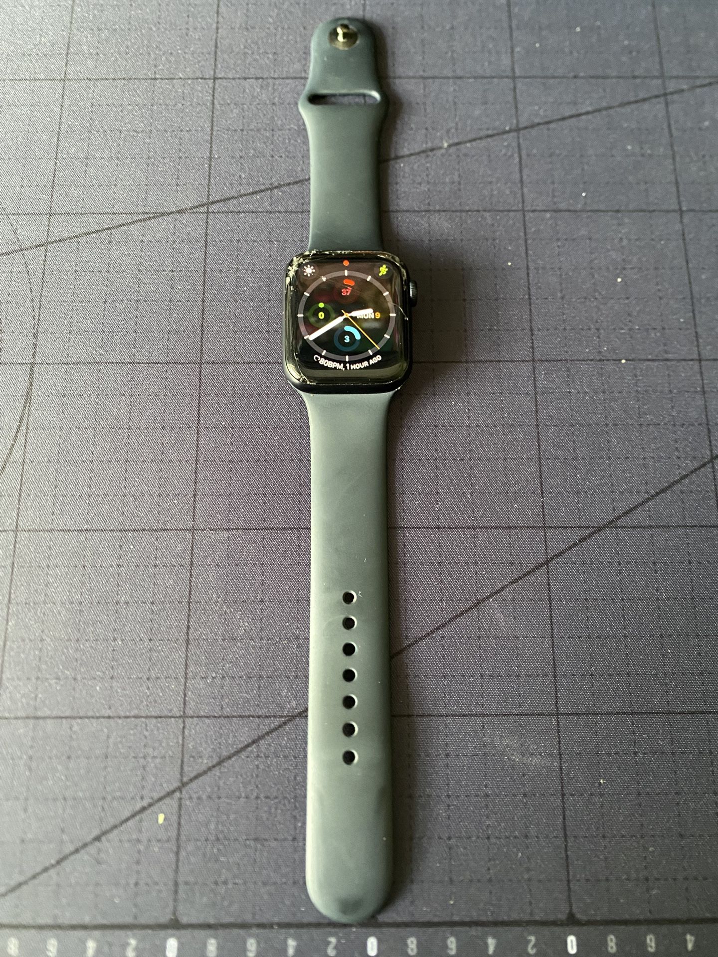 Apple Watch SE 2nd Generation (GPS) 44mm Aluminum Case With Midnight Sport Band - M/L - Midnight