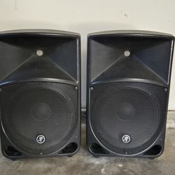 (2) Mackie Thump12 1000W 12" Powered Speaker