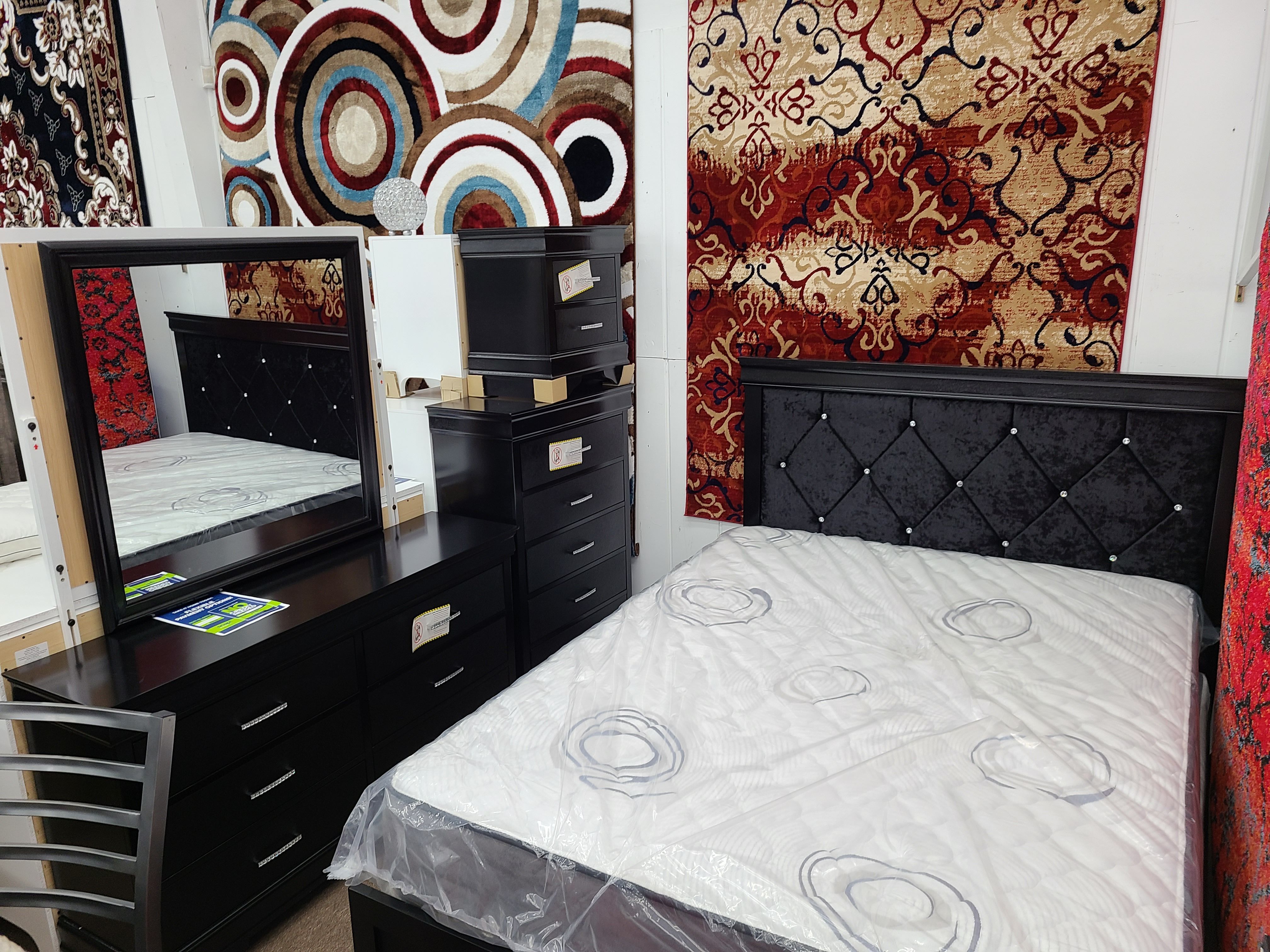 New in box queen size 5pc bedroom set 