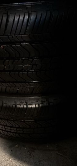 Set Of Tires (4) 215-55-17 Michelin