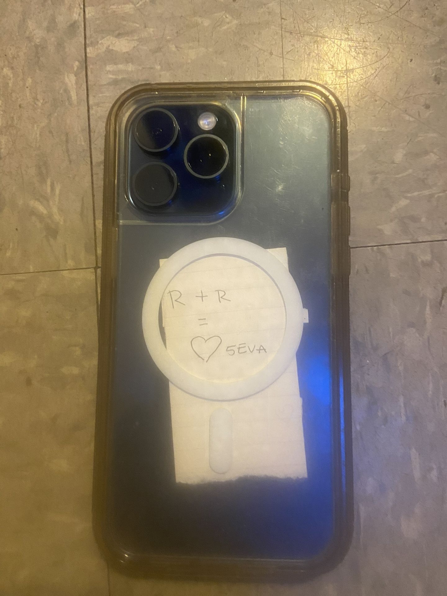 Brand Unlocked New iPhone 15 Pro Max 256gs W/Case & charger